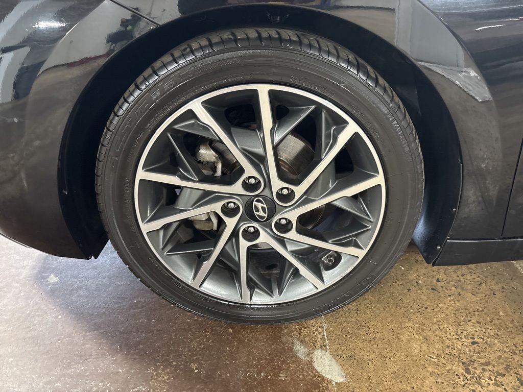 Used 2019 Black Hyundai Limited image 9