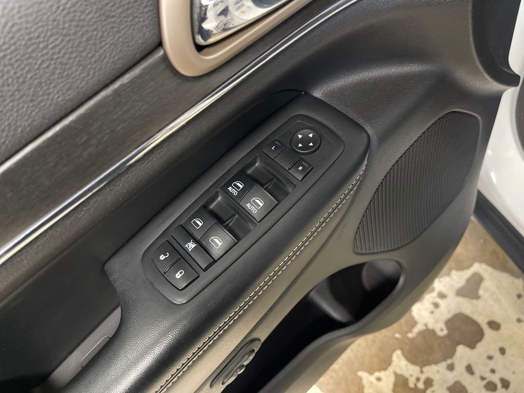 Used 2017 White Jeep Limited image 16