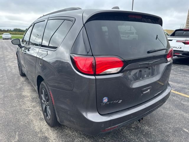 Used 2020 Granite Crystal Metallic Clearcoat Chrysler Launch Edition image 5