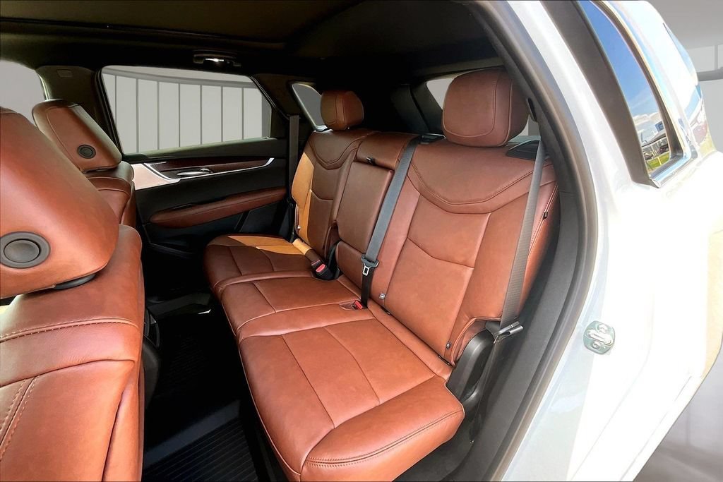 New 2026 Crystal White Tricoat Cadillac Premium Luxury image 10