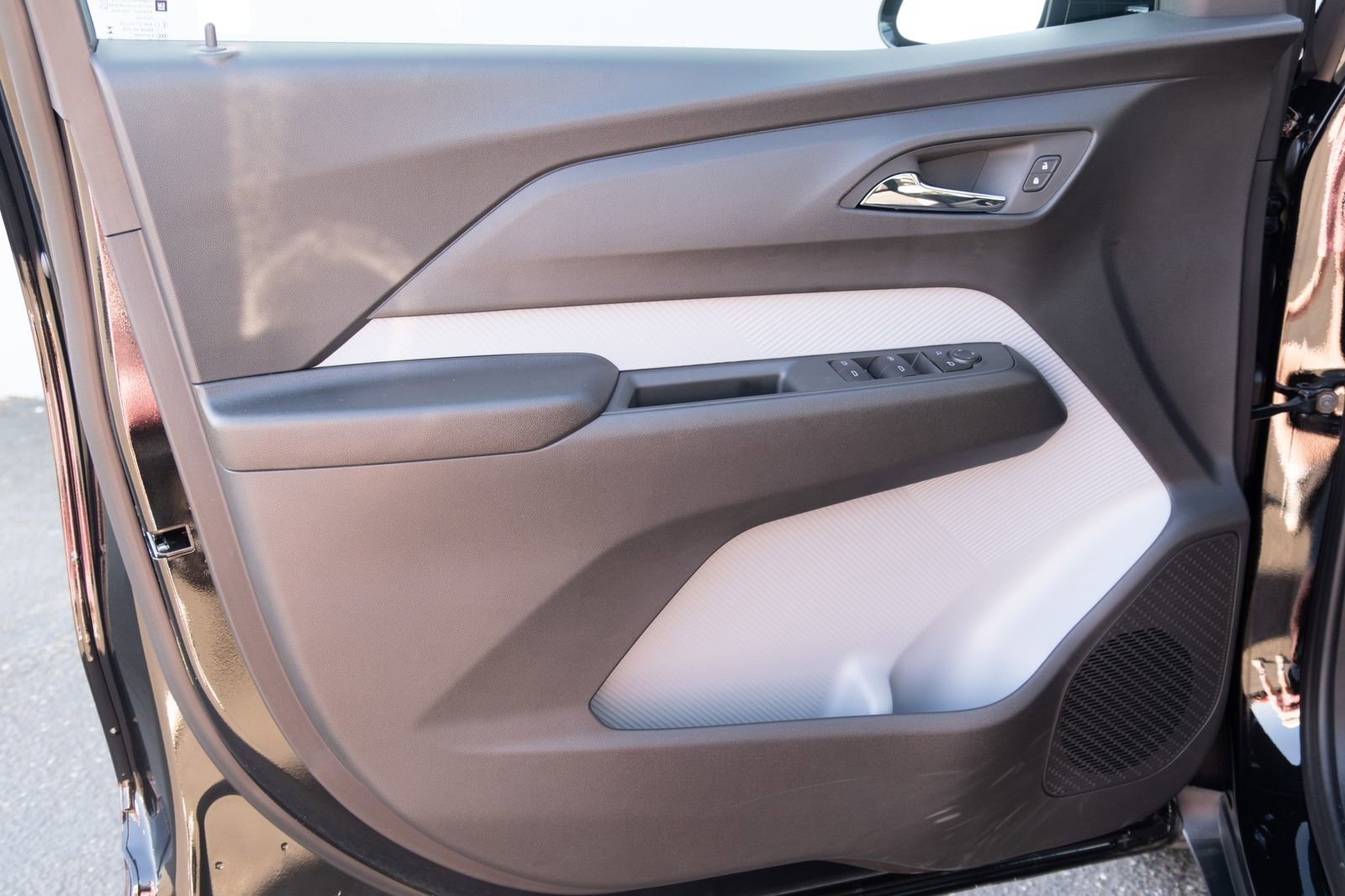 2027 Chevrolet Bolt RS - Photo 8
