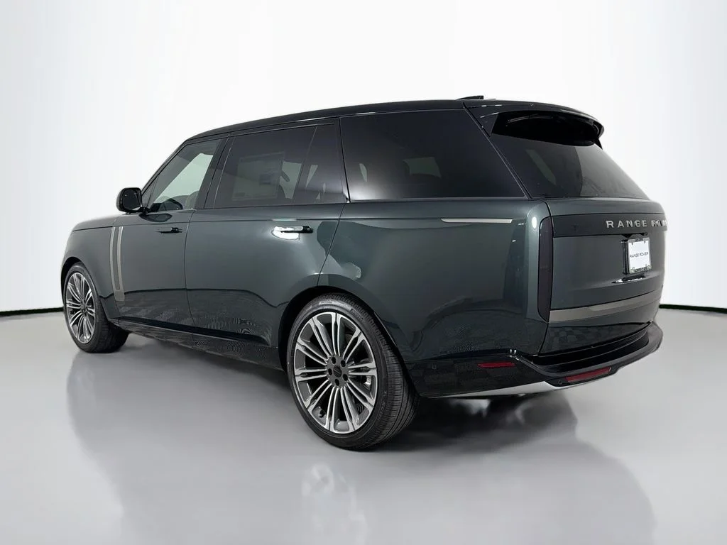 New 2026 Belgravia Green Land Rover SE LWB 7-Seats / V8 image 7
