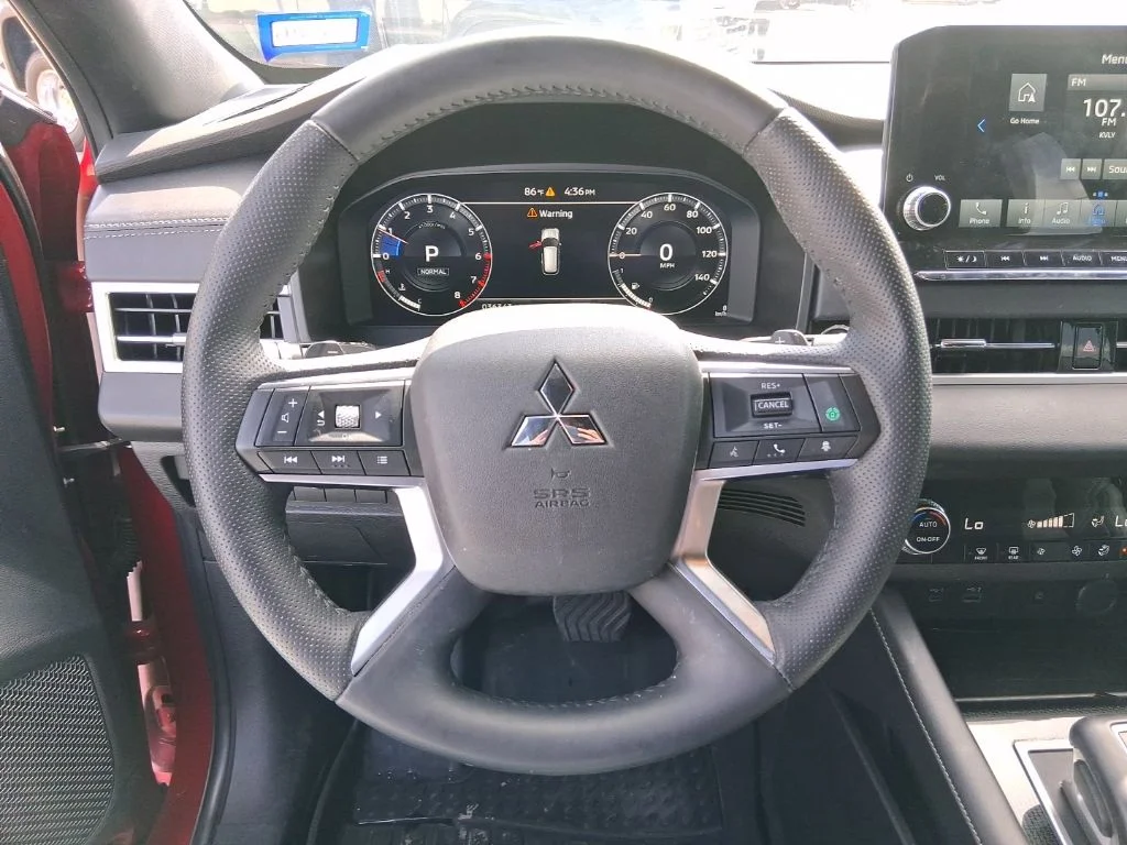 Used 2024  Mitsubishi SE image 9