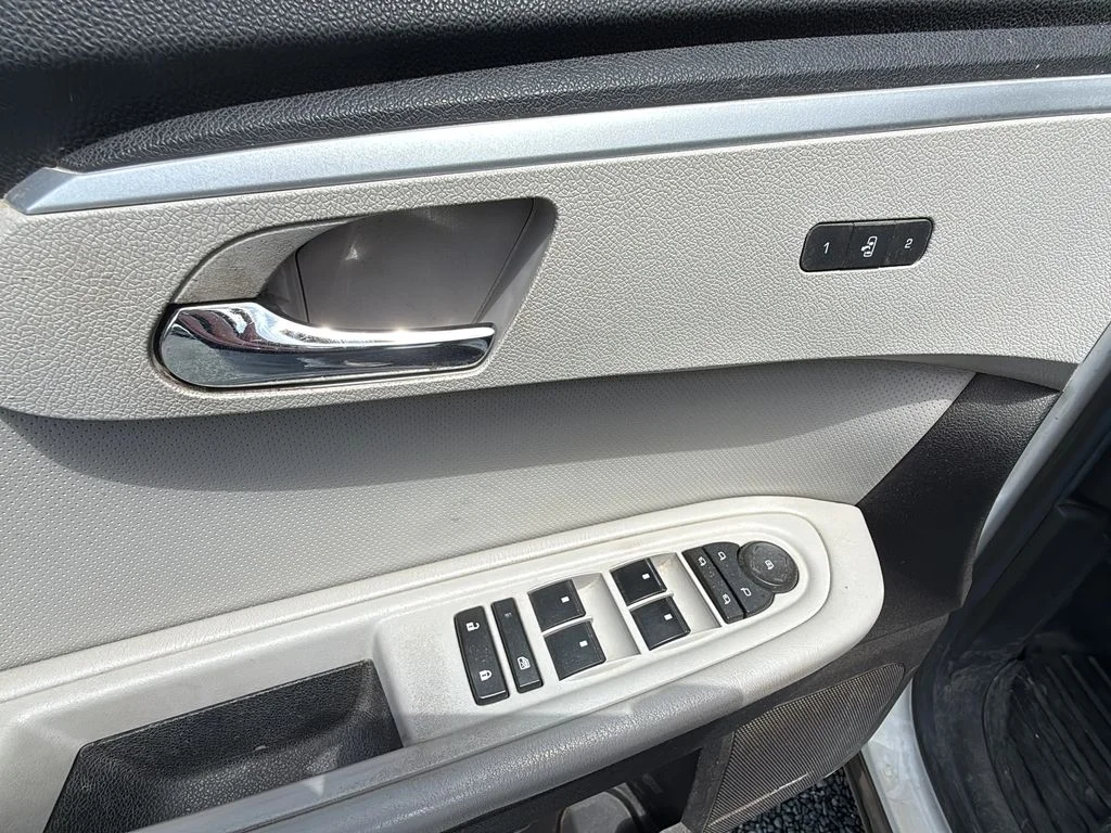 2011 Chevrolet Traverse LTZ - Photo 10