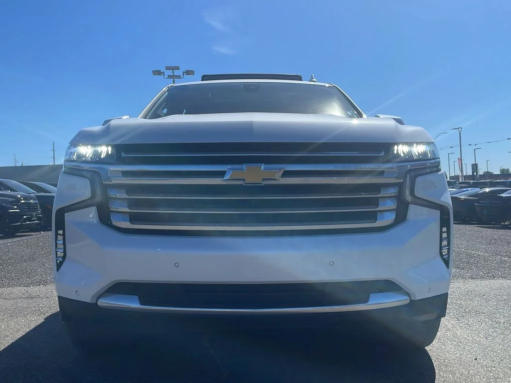 Used 2021 Iridescent Pearl Tricoat Chevrolet High Country image 29