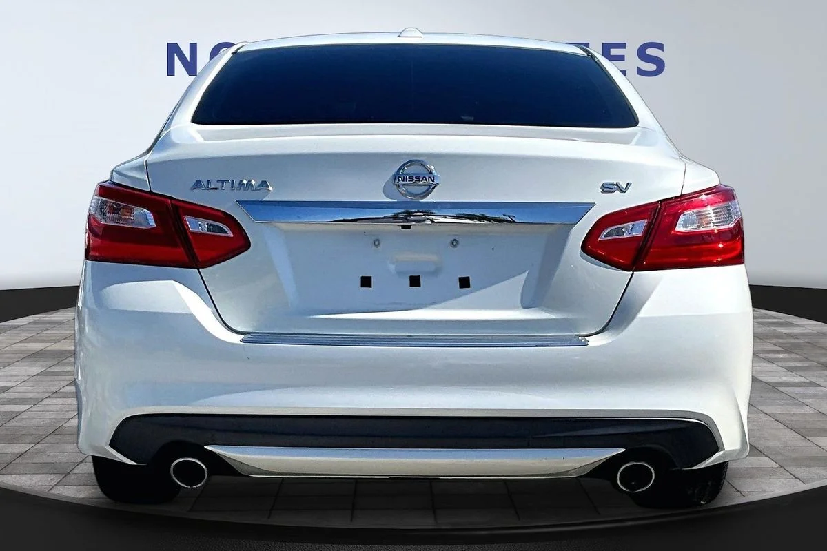 Used 2016 White Nissan 2.5 SV image 5