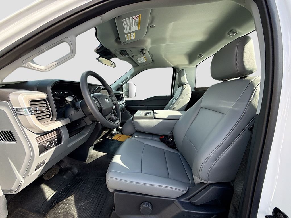 2024 Ford F-450 Super Duty Chassis Cab XL - Photo 17