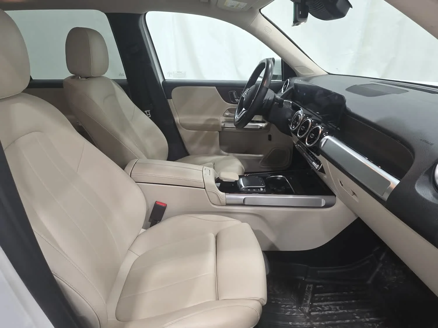 Used 2022 White Mercedes-Benz 4MATIC® image 14