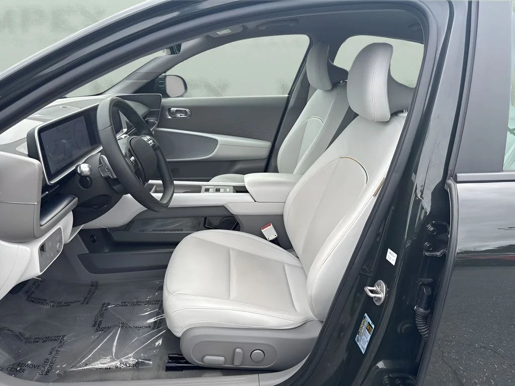 Used 2023 Green Hyundai SEL image 9