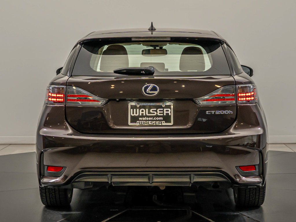 Used 2014 Pearl Lexus 200h image 7
