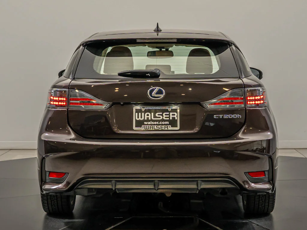 Used 2014 Pearl Lexus 200h image 7