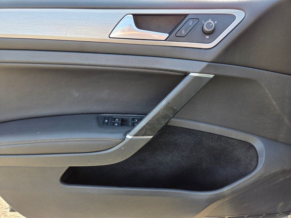 Used 2015 Gray Volkswagen TSI S 4-Door image 22