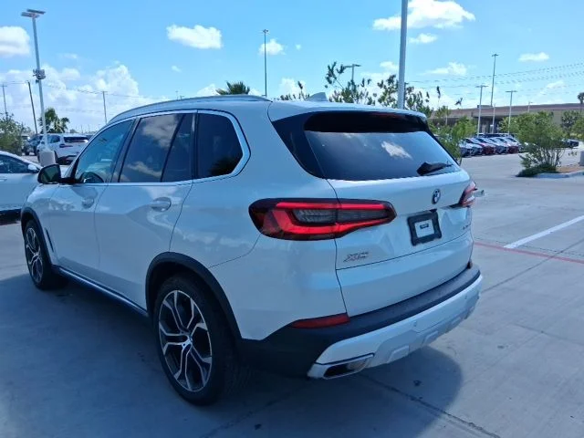 Used 2023 White BMW sDrive40i image 4
