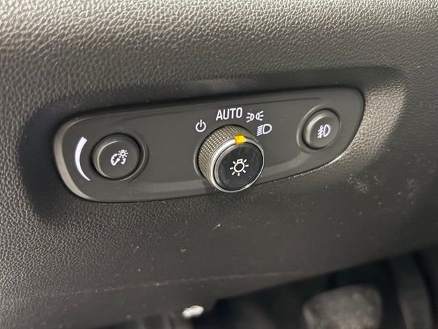 Used 2018 White Chevrolet LT image 16