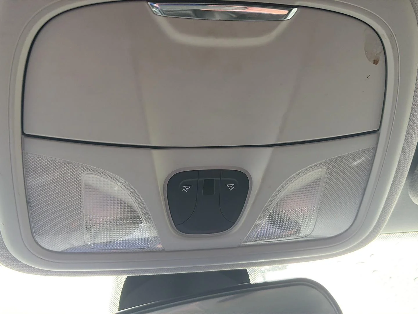 Used 2019 Granite Crystal Metallic Clearcoat Jeep Latitude Plus image 17