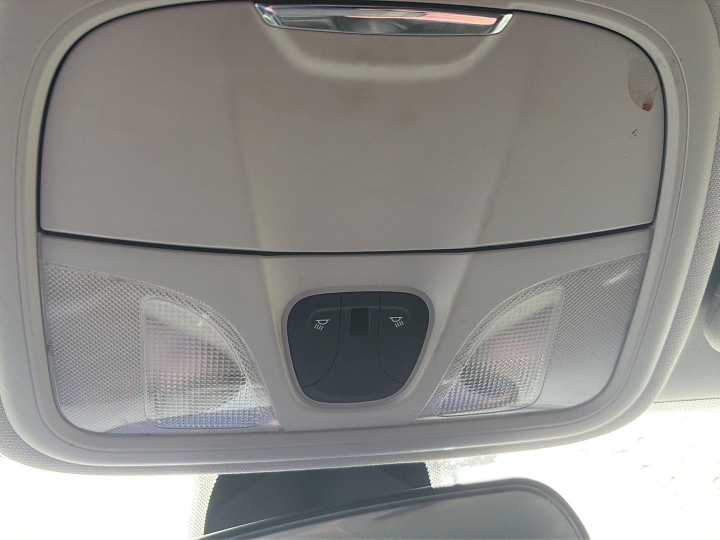 Used 2019 Granite Crystal Metallic Clearcoat Jeep Latitude Plus image 17