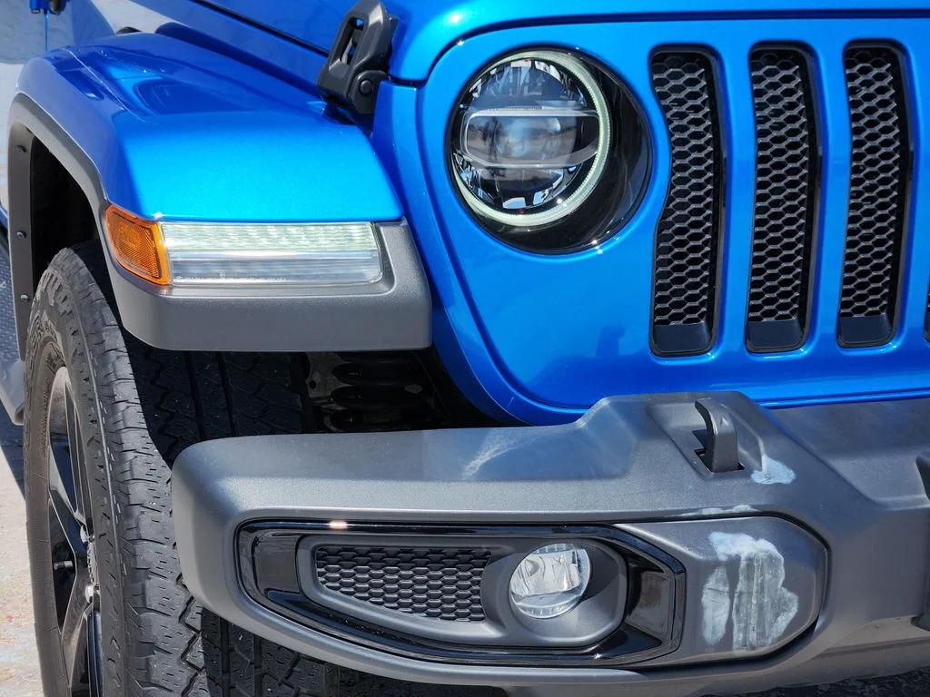 Used 2022 Hydro Blue Pearlcoat Jeep Unlimited Sahara Altitude image 10