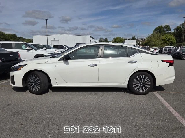 Used 2024 White Nissan 2.5 SV image 2