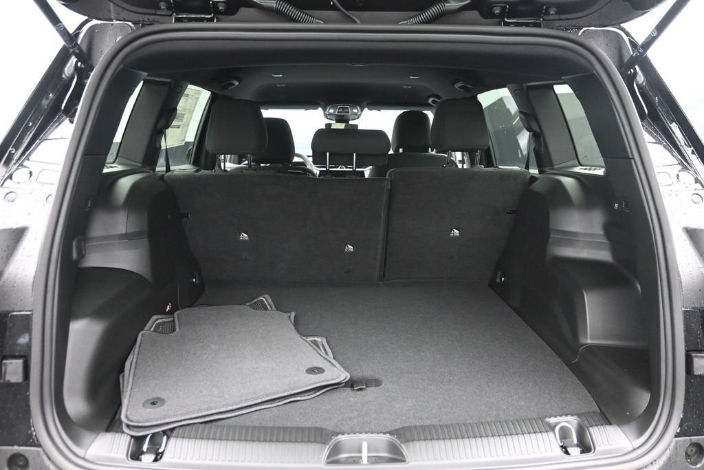 New 2026 Diamond Black Crystal Pearlcoat Jeep Laredo image 9
