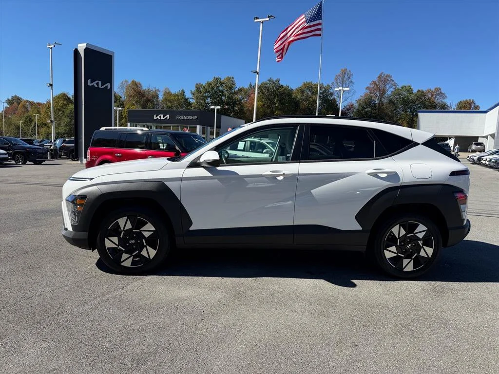 Used 2025 White Hyundai SEL image 4