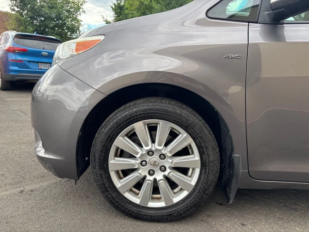 Used 2017 Predawn Gray Mica Toyota XLE image 12