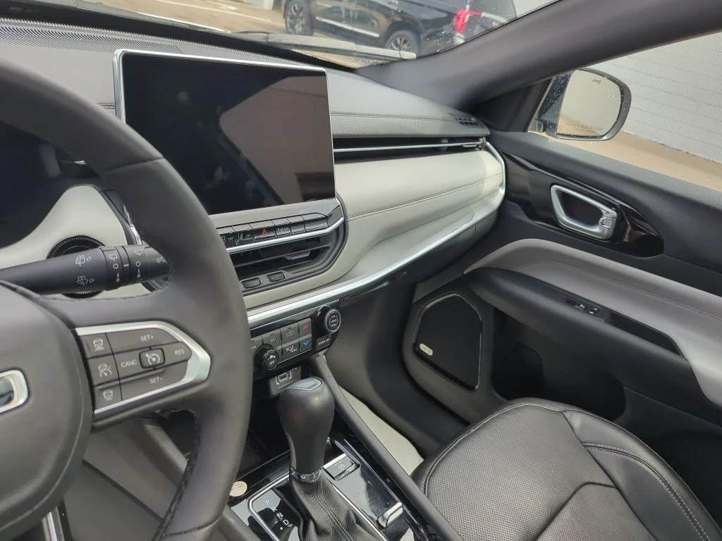 Used 2025 Silver Jeep Limited image 8