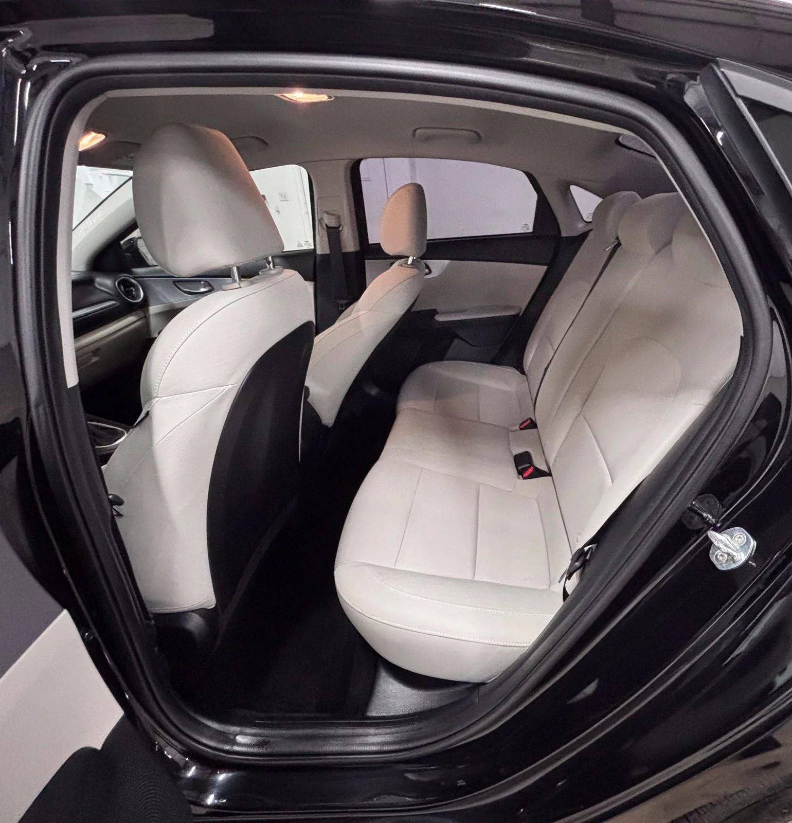 Used 2022 Black Kia LXS image 24