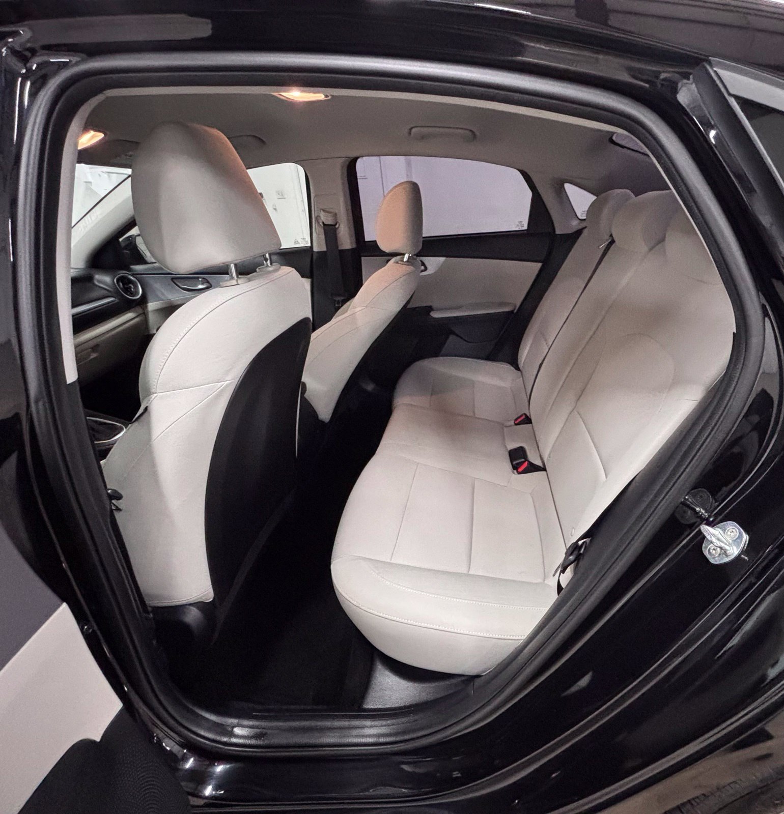Used 2022 Black Kia LXS image 24