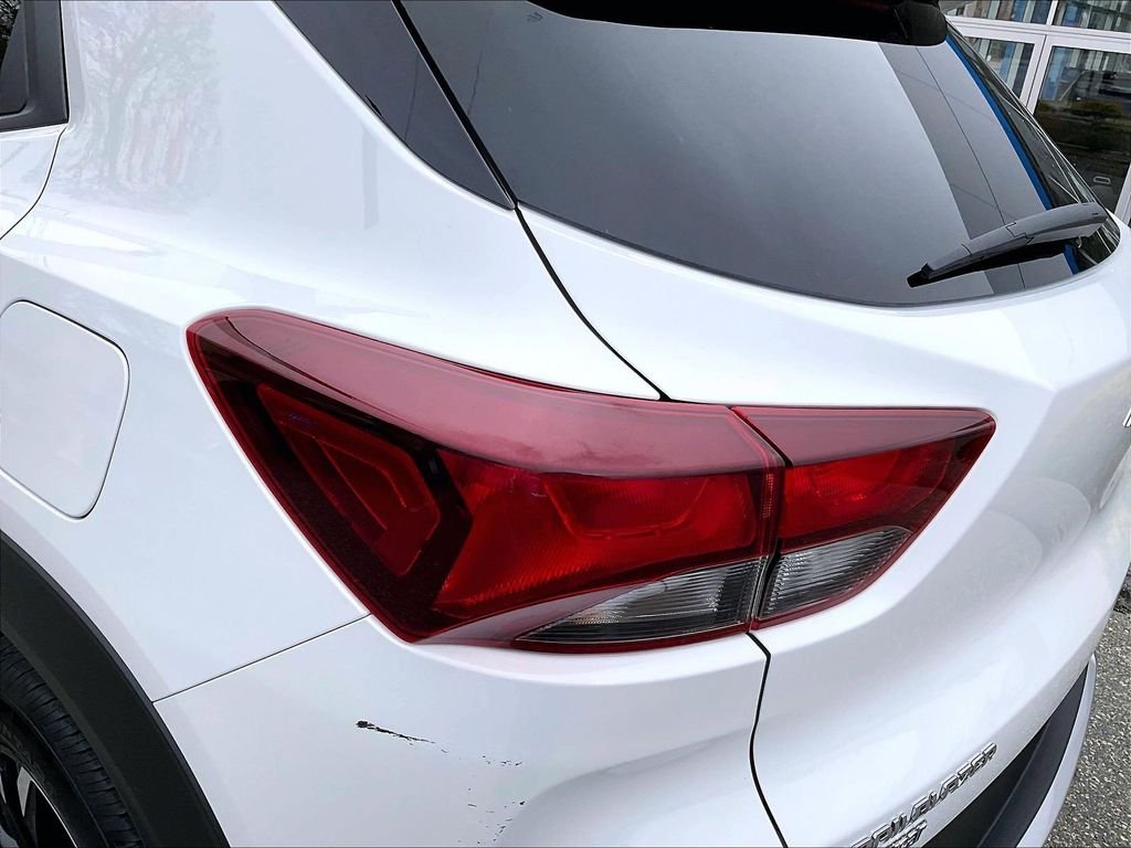 Used 2023 White Chevrolet LT image 32