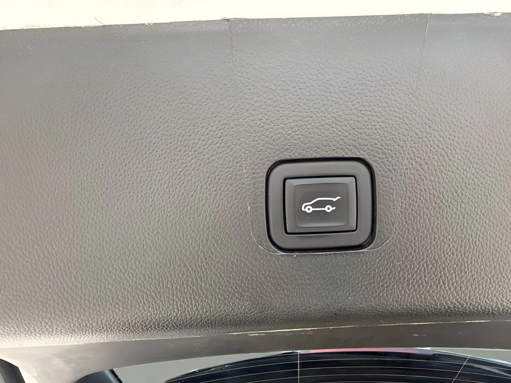Used 2023 White Chevrolet Premier image 20
