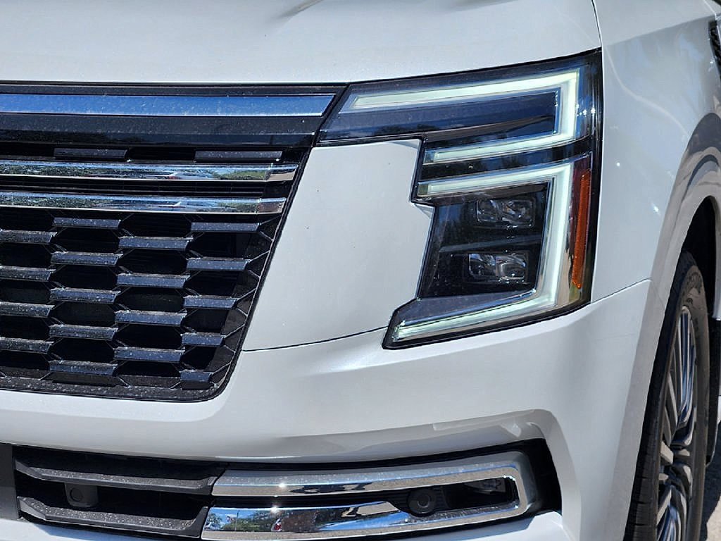 New 2026 Everest White TriCoat / Super Black Two-tone Nissan Platinum Reserve image 12