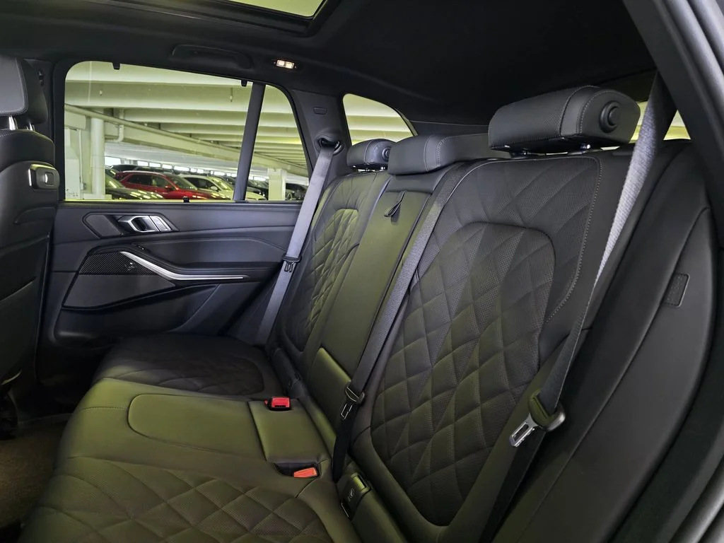 New 2026 Dravit Grey Metallic BMW M60i image 13