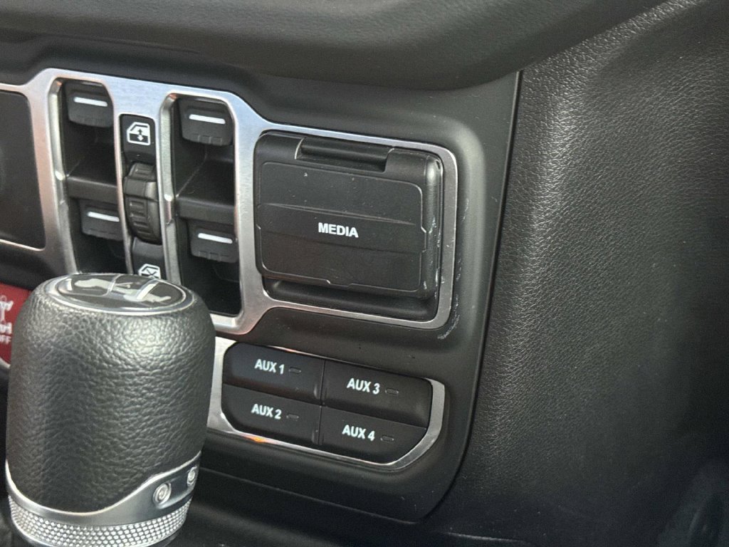 Used 2025 White Jeep Rubicon image 37