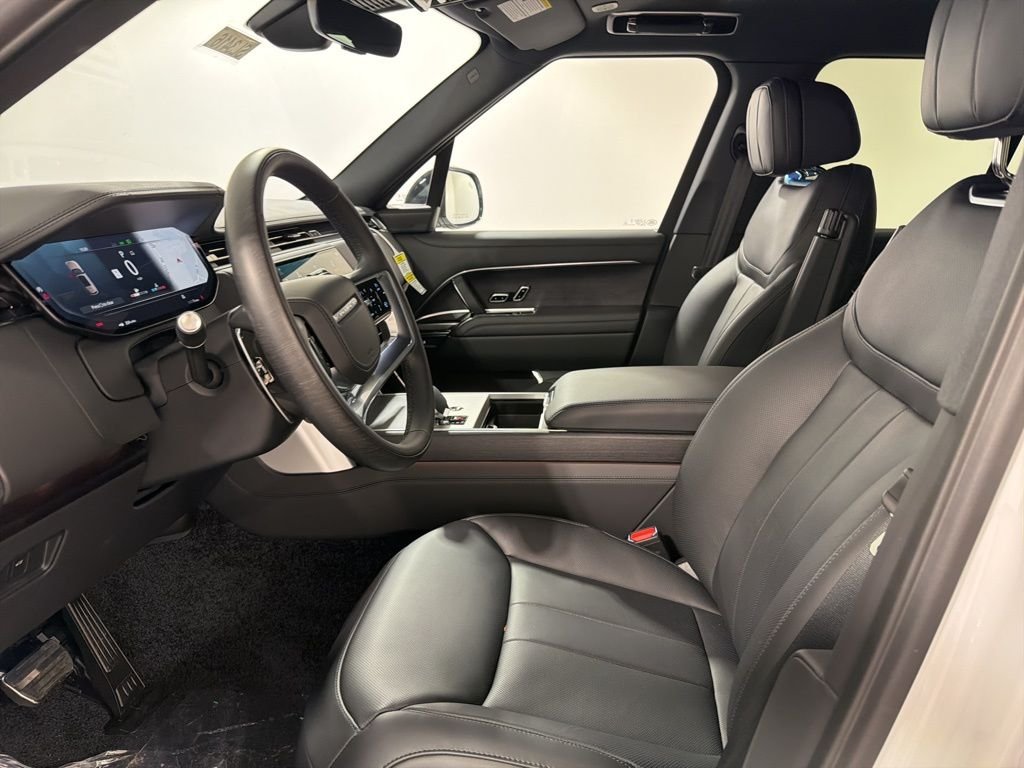 New 2026 Ostuni Pearl White Land Rover SE image 11