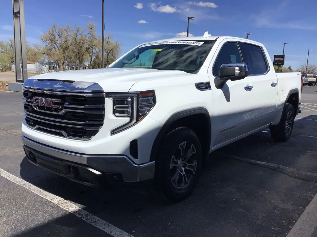 Used 2025 Summit White GMC SLT image 3