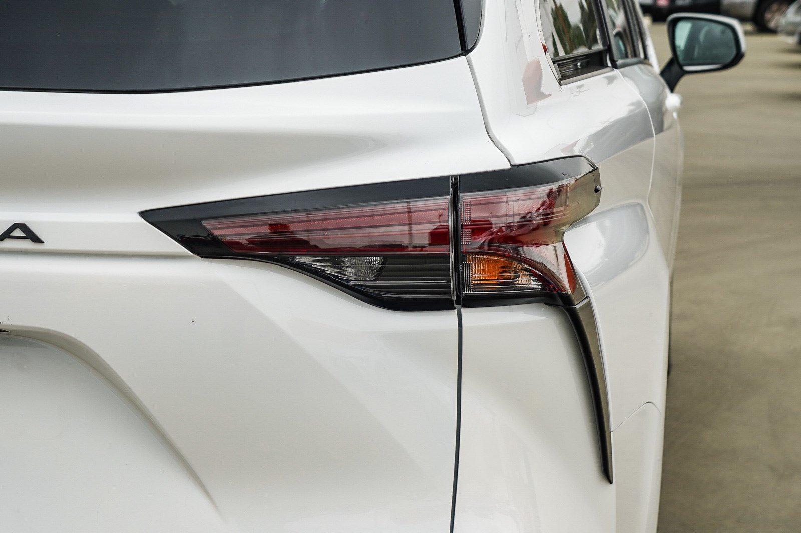 Used 2025 Ice Cap Toyota LE image 7