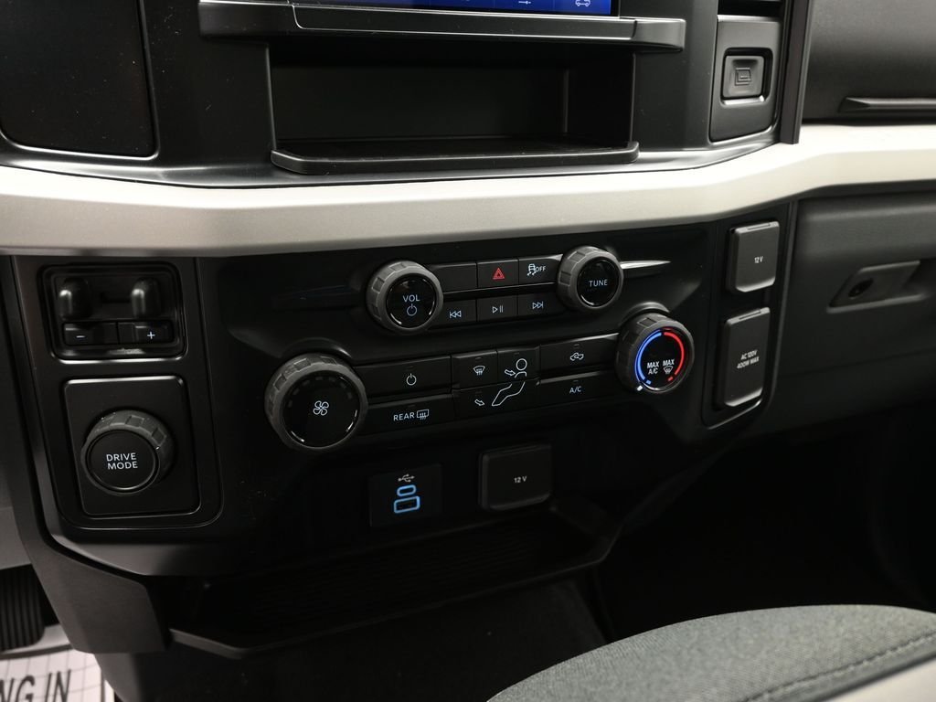 New 2026 Oxford White Ford XLT image 15