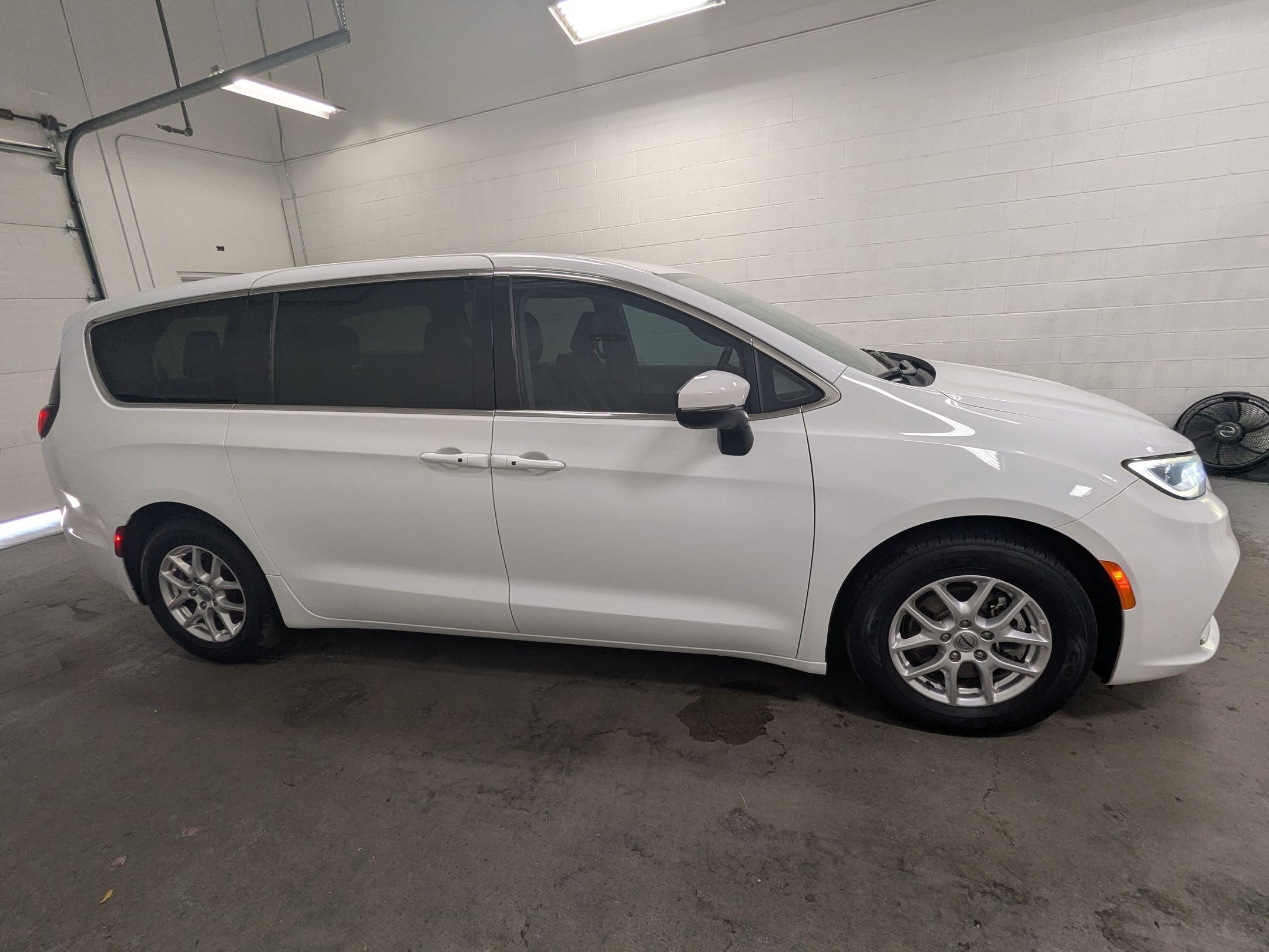 Certified Used 2023 Bright White Clearcoat Chrysler Touring L image 3