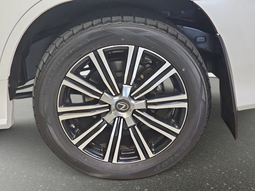 Used 2020 White Lexus 570 image 36