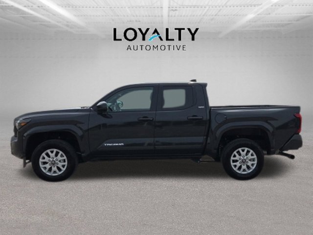 Used 2025  Toyota SR5 image 2