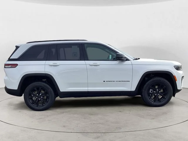 New 2026 Bright White Clearcoat Jeep LAREDO ALTITUDE 4X4 image 7
