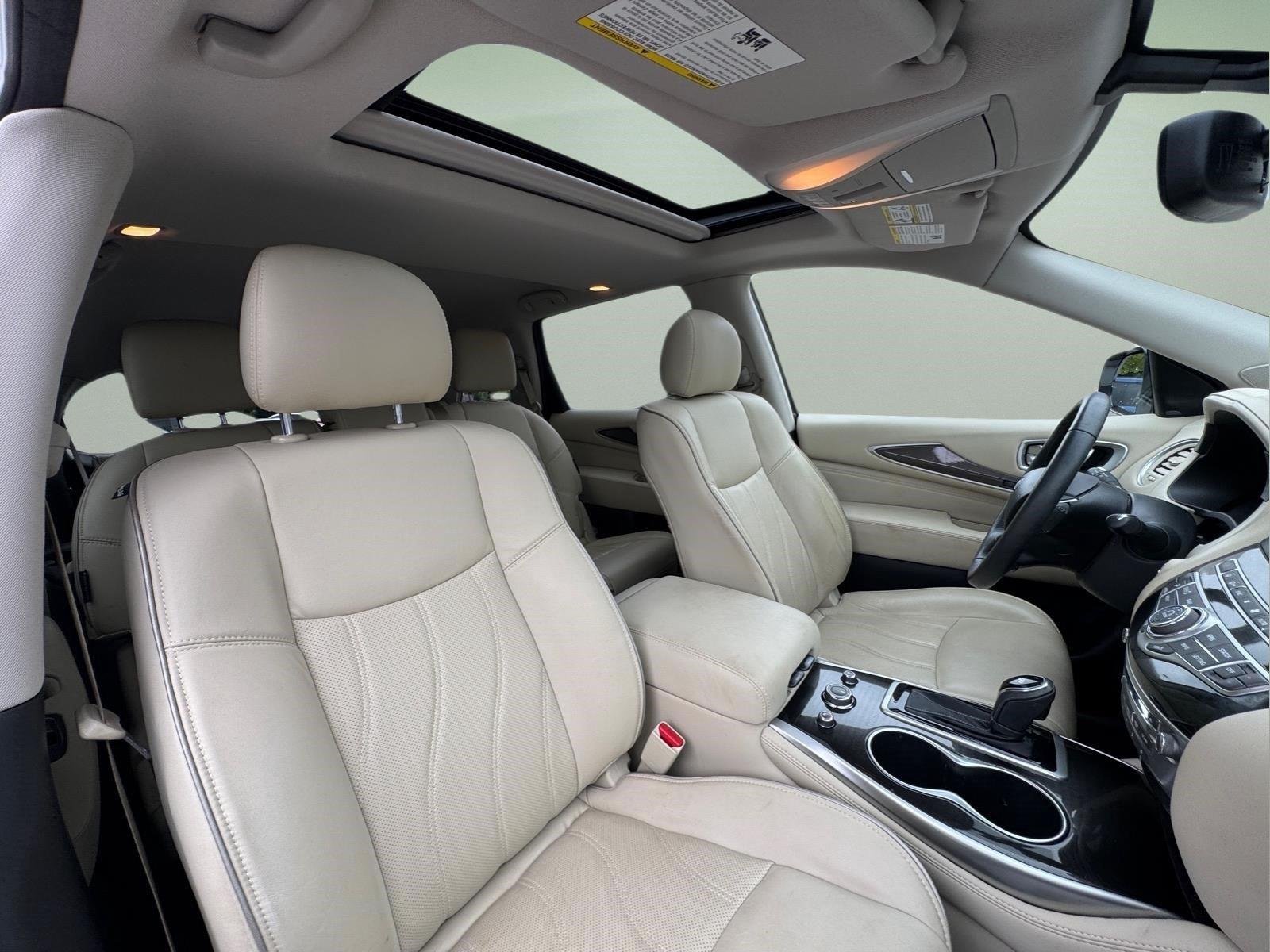 Used 2020 Majestic White INFINITI LUXE image 13