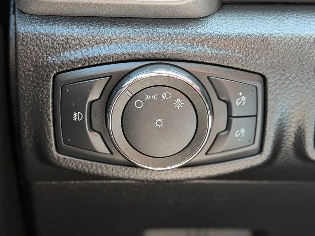 Used 2021 White Ford XL image 19