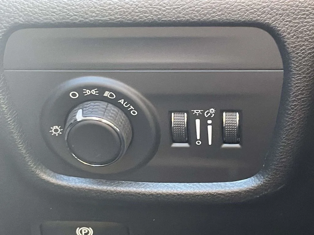 New 2026 Bright White Clearcoat Jeep Altitude image 29