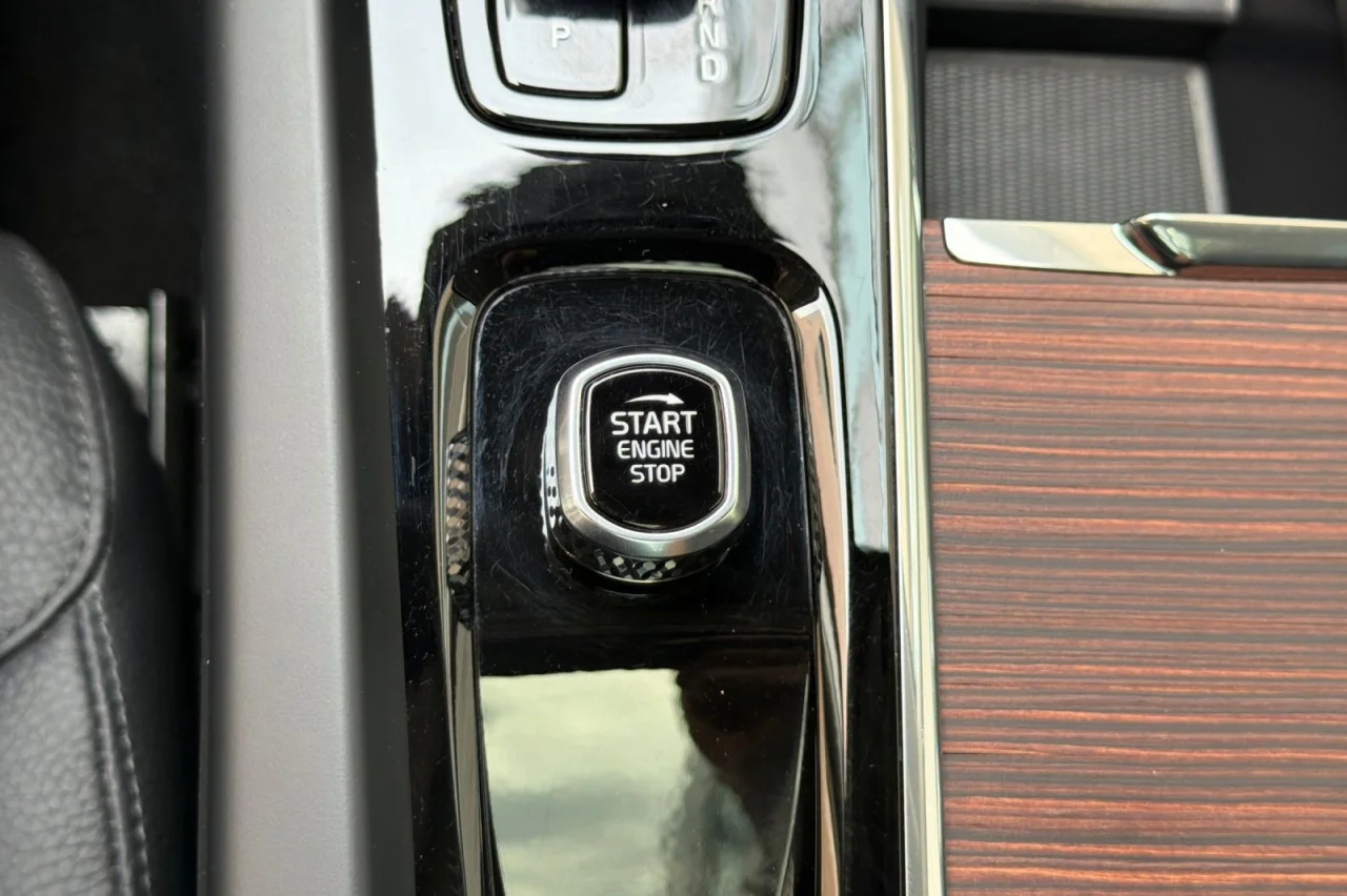 Used 2025 GREY Volvo Plus image 22