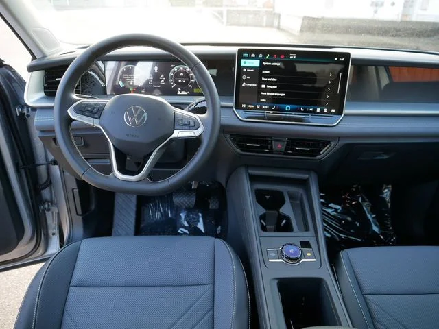 New 2026 Silver Volkswagen 2.0T SE image 9