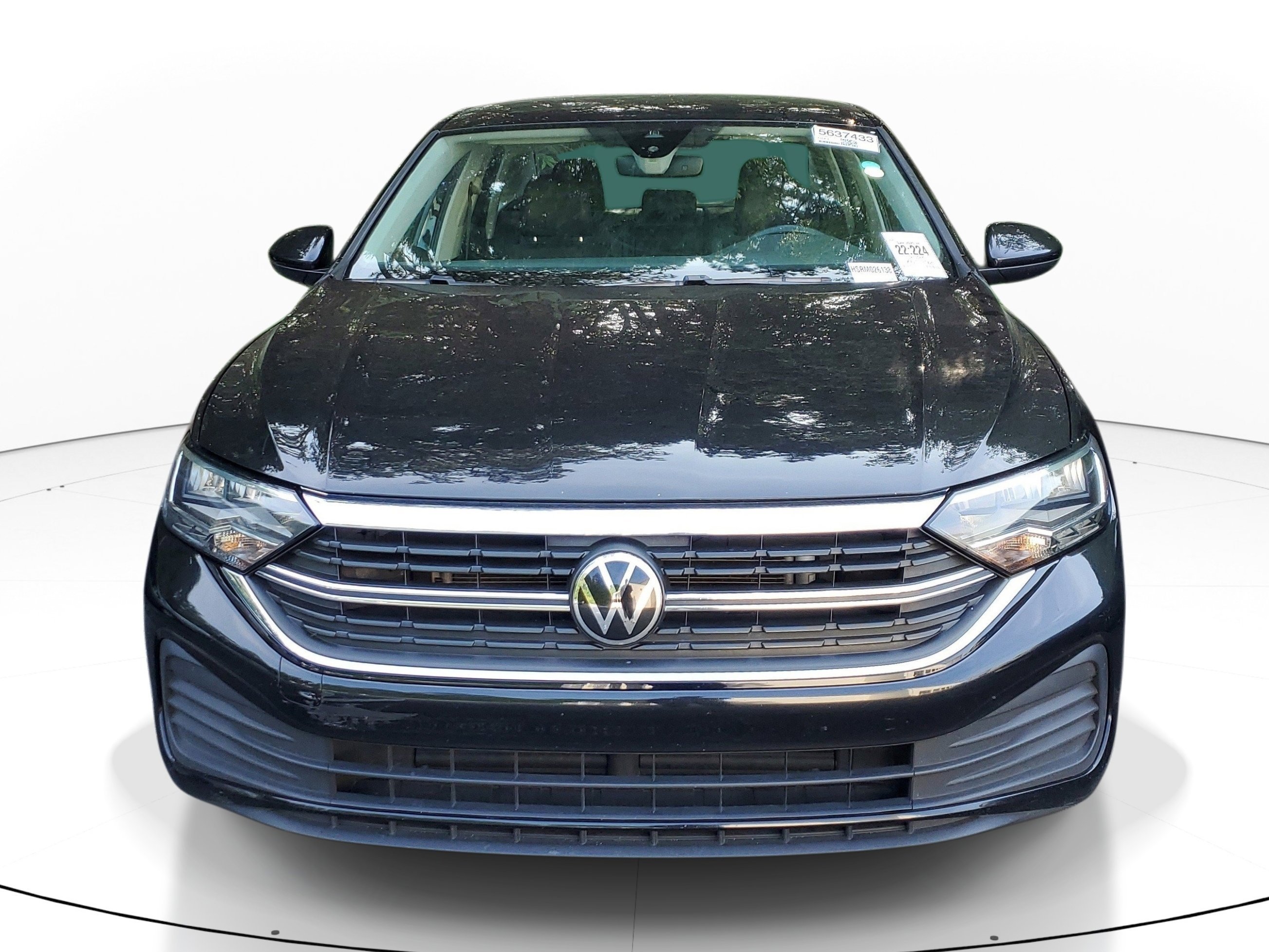 Used 2024  Volkswagen SE image 2