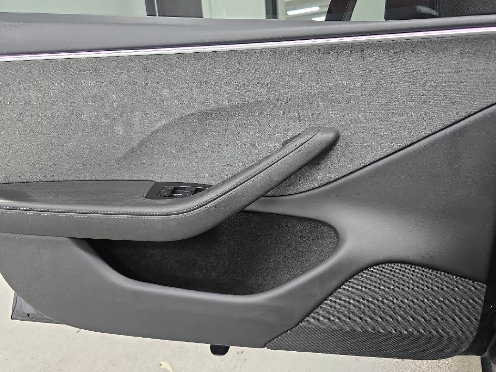 Used 2025  Tesla  image 20
