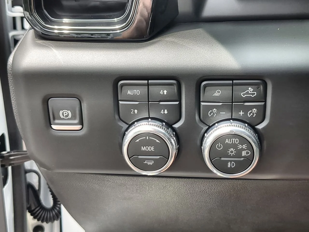 New 2026 Summit White GMC AT4 image 18