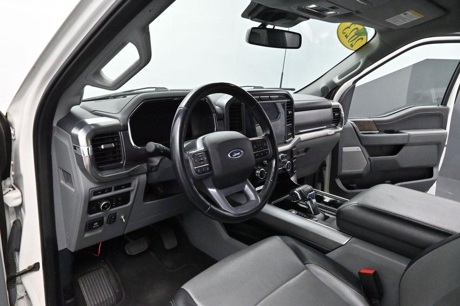 Used 2023  Ford LARIAT image 16